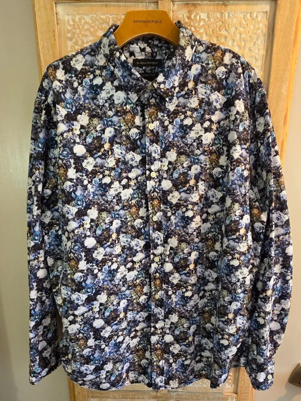 Banana Republic Men's button up floral shirt Grant fit XL